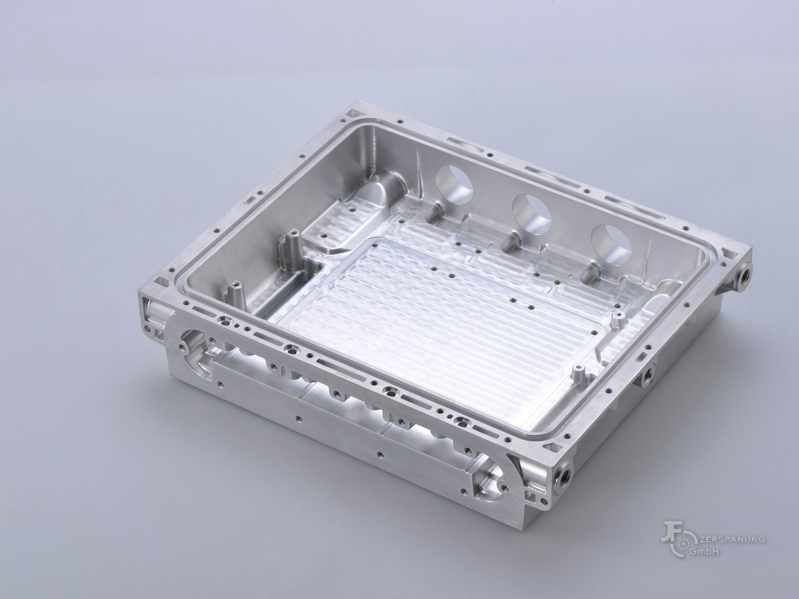 Detail eines gefrästen Aluminiumgehäuses